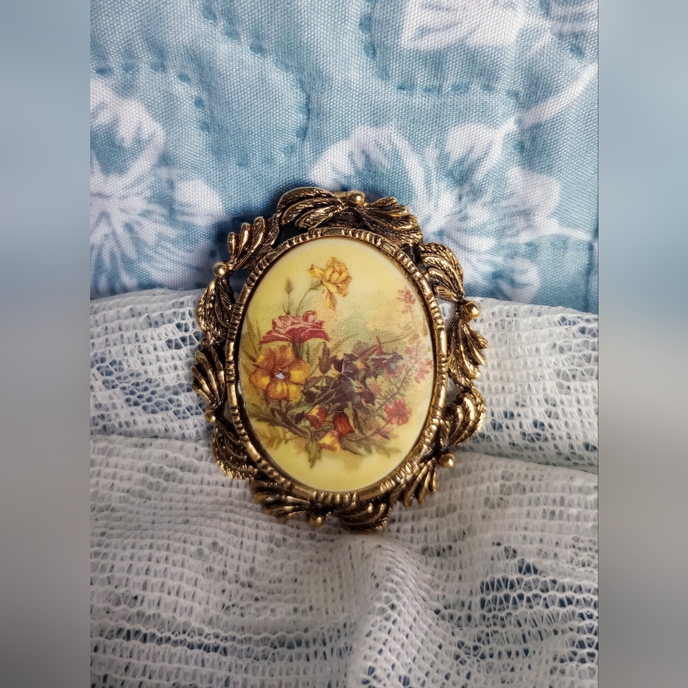 Vintage Floral Gold Tone Pendant/Brooch - Picture 1 of 5